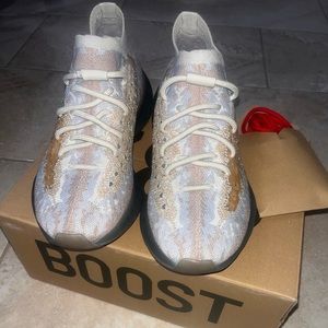 Yeezy boost 380 PEPPER US size 7have tags and everything it came with.